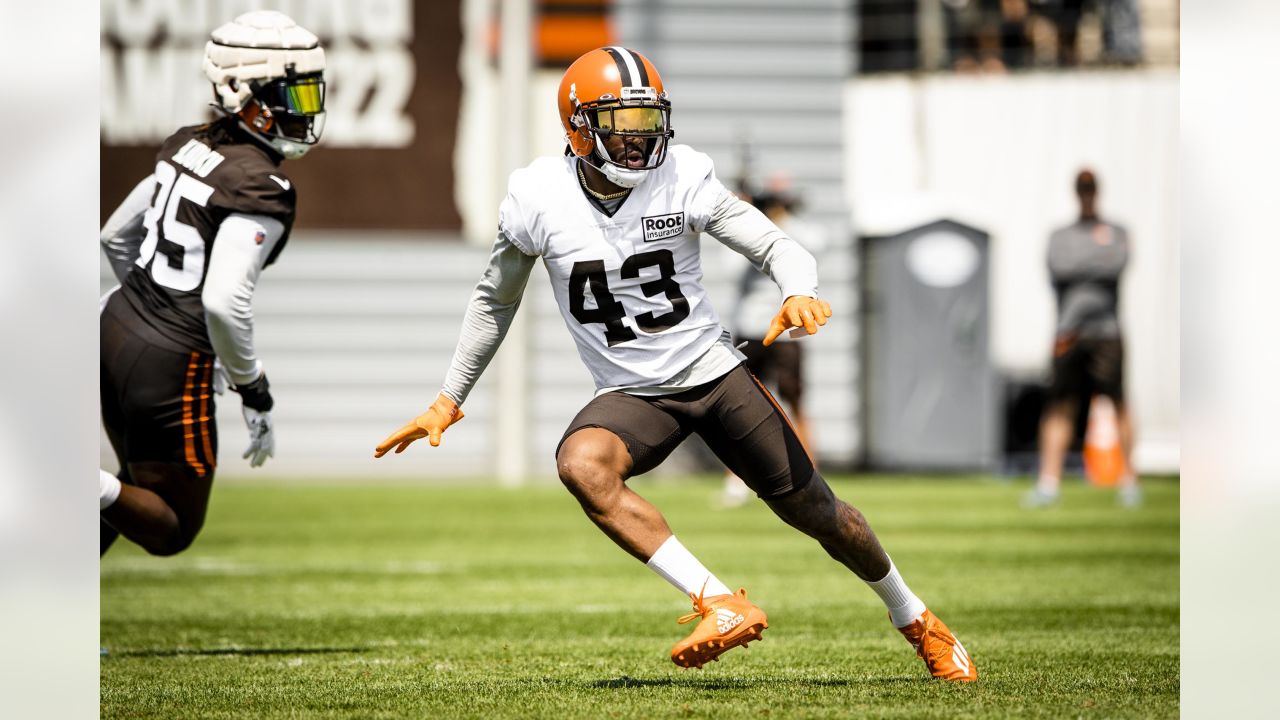 Cleveland Browns linebacker Jacob Phillips warms up during an NFL football  practice at the team's training facility Wednesday, June 2, 2021, in Berea,  Ohio. (AP Photo/Ron Schwane Stock Photo - Alamy