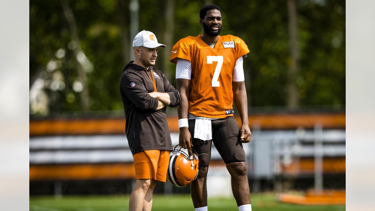 An Injury Scare for Browns QB Jacoby Brissett? - Sports4CLE, 8/25