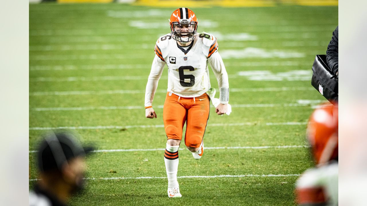 Cleveland Browns quarterback Baker Mayfield (6) smiles while talking during  NFL football practice in Berea, Ohio, Wednesday, July 28, 2021. (AP  Photo/David Dermer Stock Photo - Alamy