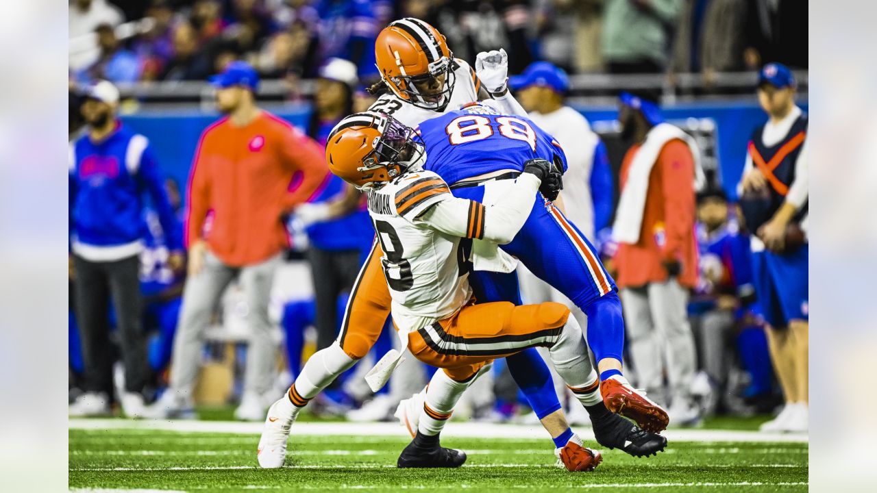 Browns squander too many opportunities, fall to Bills in Detroit