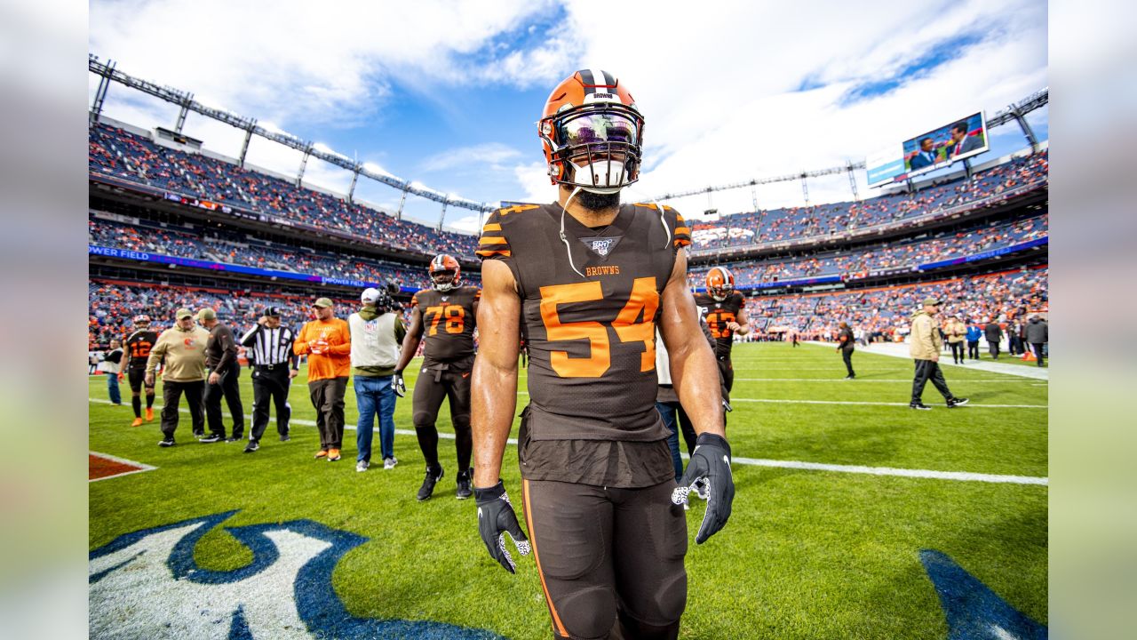 Browns renegotiate contract of defensive end Olivier Vernon