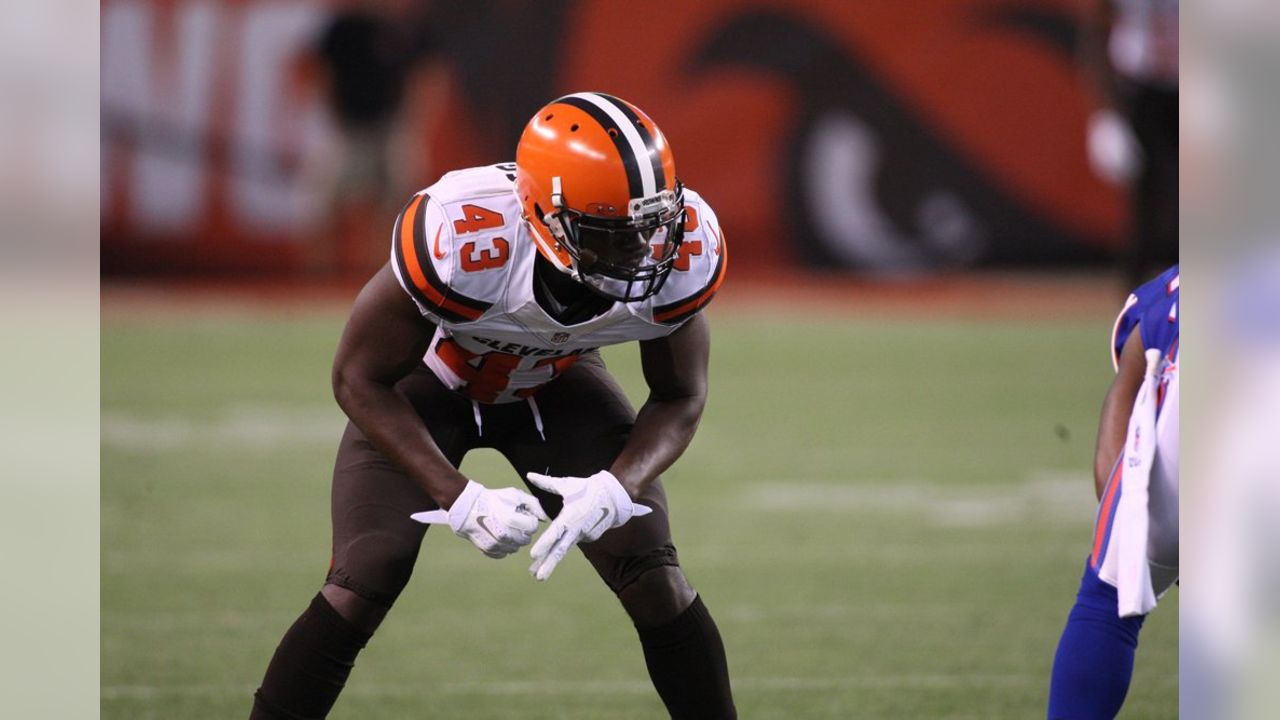 Cleveland Browns wide receiver Shane Wynn catches a pass during