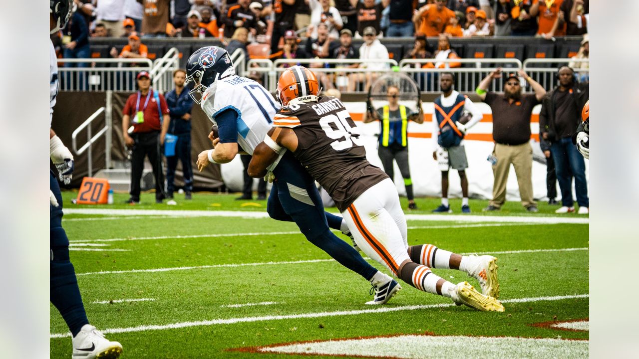 Myles Garrett, Deshaun Watson carry Browns past Titans 27-3