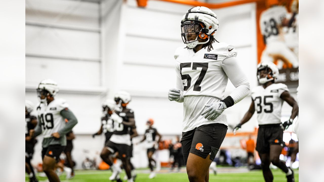 Cleveland Browns linebacker Mohamoud Diabate (43) defends during a  preseason NFL football game against the Washington Commanders on Friday,  Aug. 11, 2023, in Cleveland. Washington won 17-15. (AP Photo/David Richard  Stock Photo - Alamy