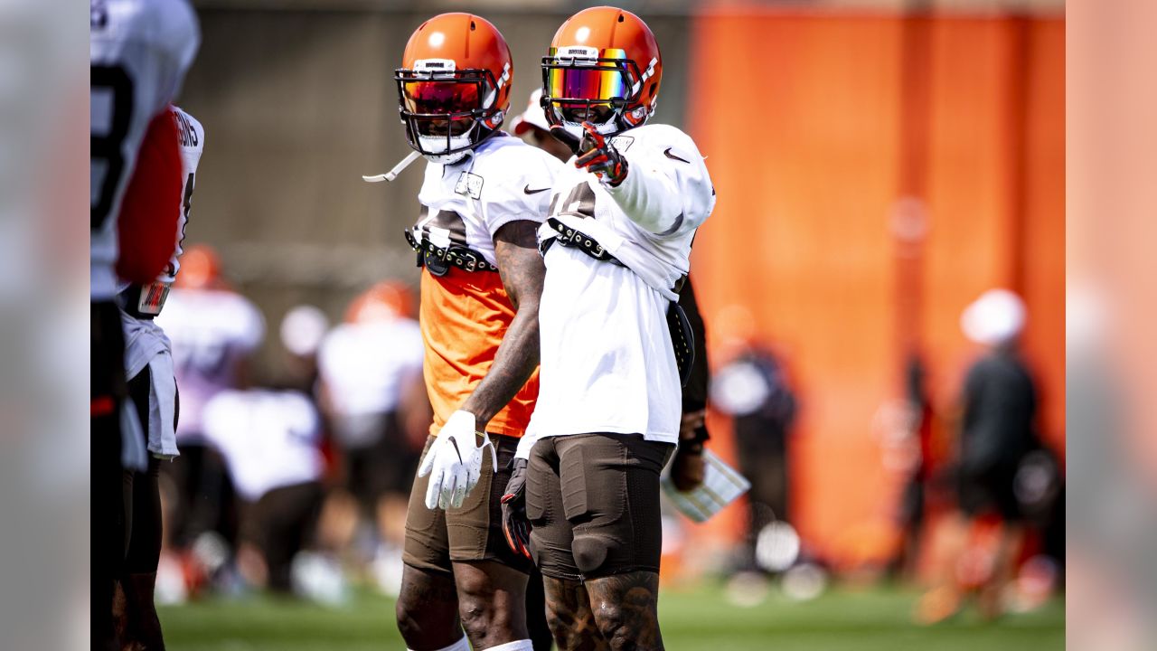 Cleveland Browns receiver Odell Beckham Jr. shakes off shoulder injury