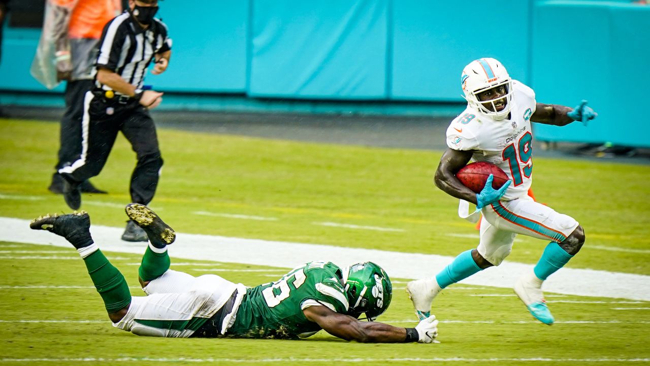 Miami Dolphins’ Jakeem Grant leaves Browns game after