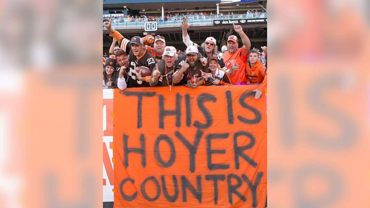 Cleveland Browns vs. Pittsburgh Steelers. Fans support on NFL Game.  Silhouette of supporters, big screen with two rivals in background Stock  Photo - Alamy