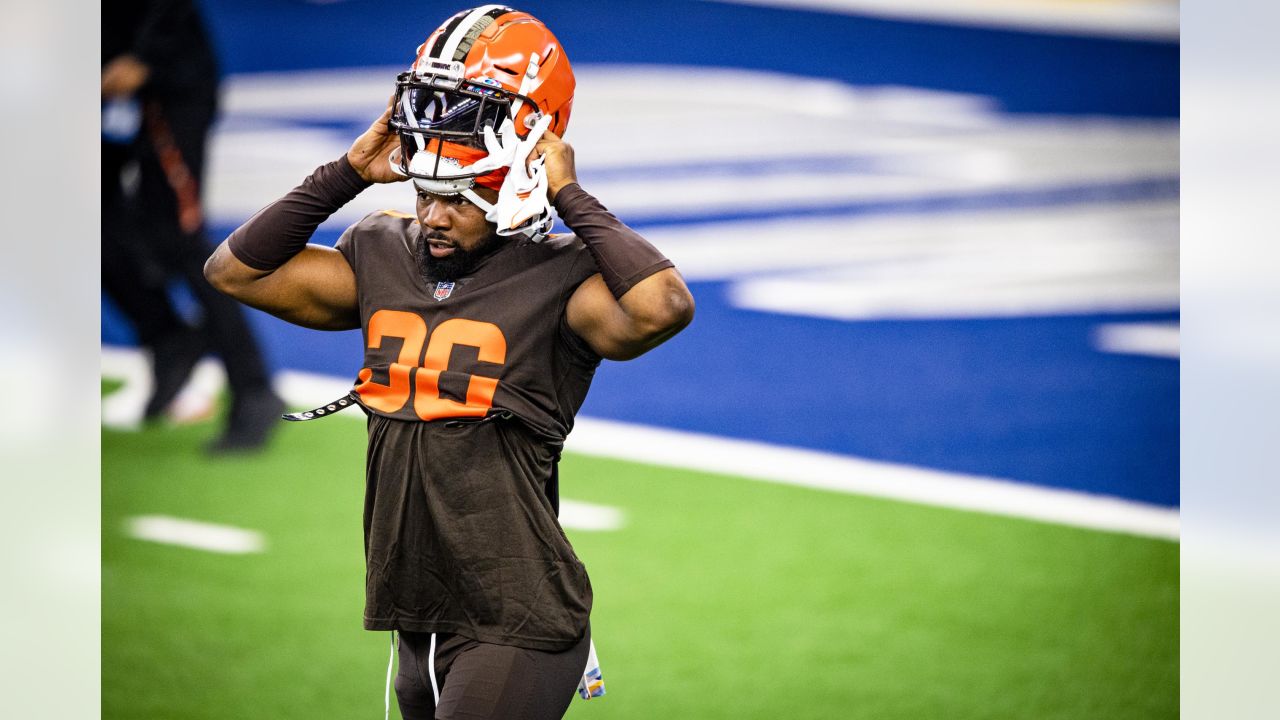 Cleveland Browns cornerback M.J. Stewart Jr. (36) lines up for a play  during an NFL football game against the Las Vegas Raiders, Monday, Dec. 20,  2021, in Cleveland. (AP Photo/Kirk Irwin Stock