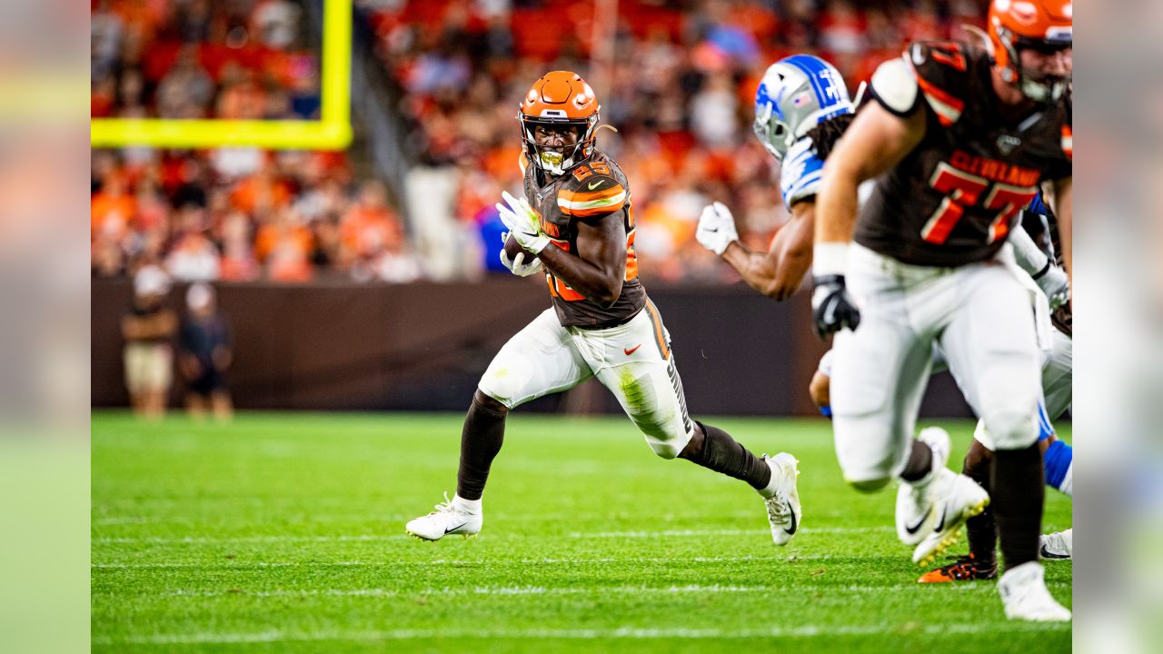 Cleveland Browns waive Devaroe Lawrence as positional depth impresses