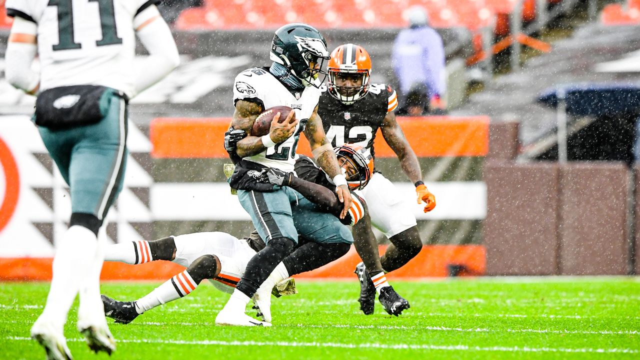 Special sequence by Nick Chubb, Kareem Hunt shows why Browns 'keep  plugging' with run game