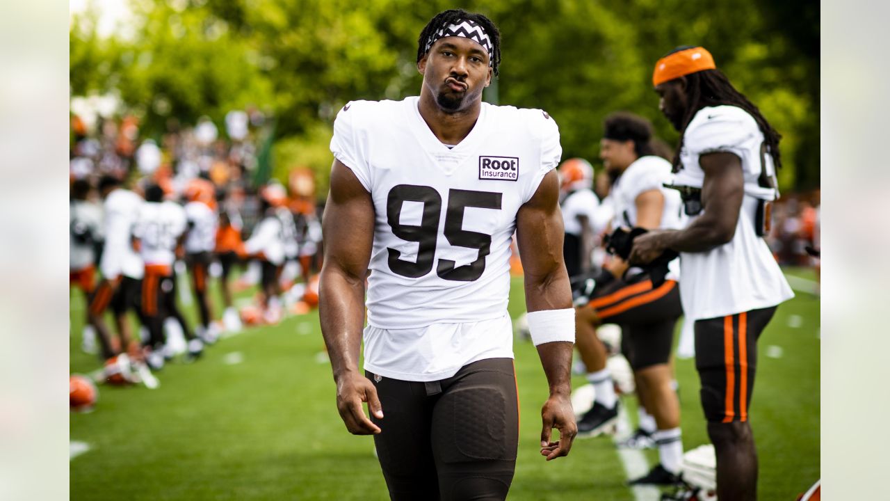 Cleveland Browns open eight training camp practices to fans