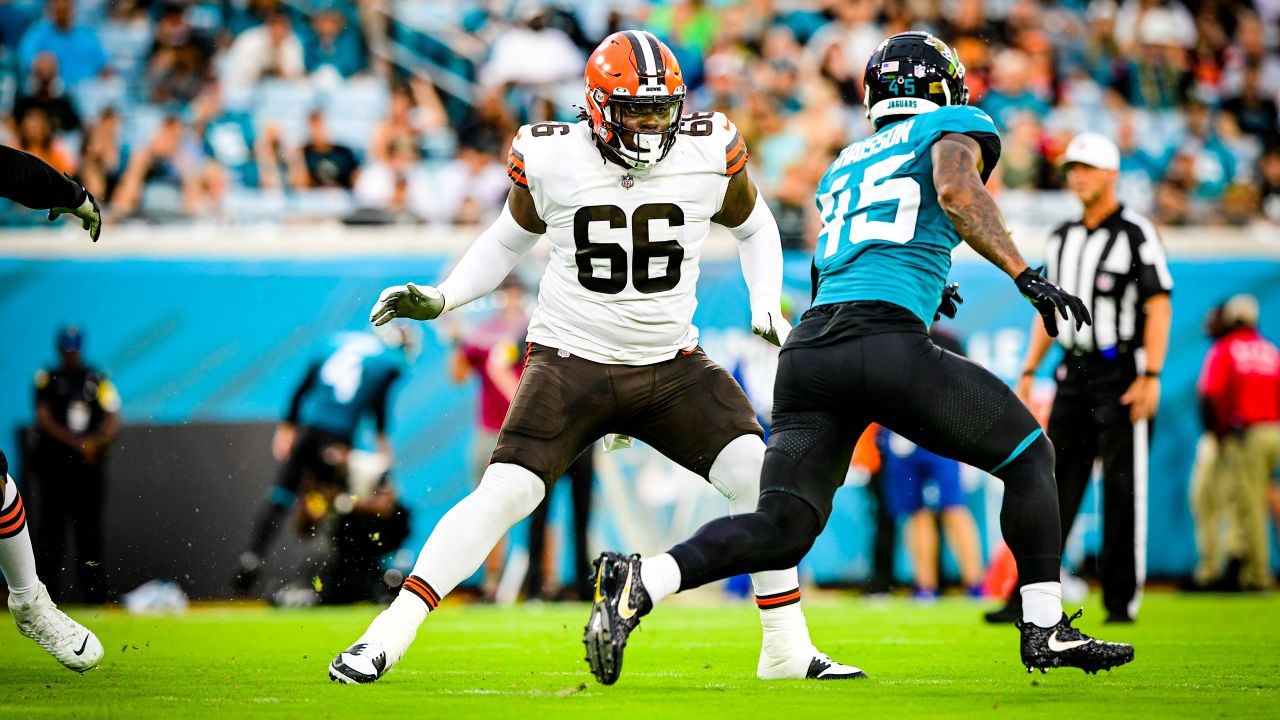 Jeremiah Owusu-Koramoah steals the show, and other takeaways from the Browns'  23-13 victory over the Jaguars 