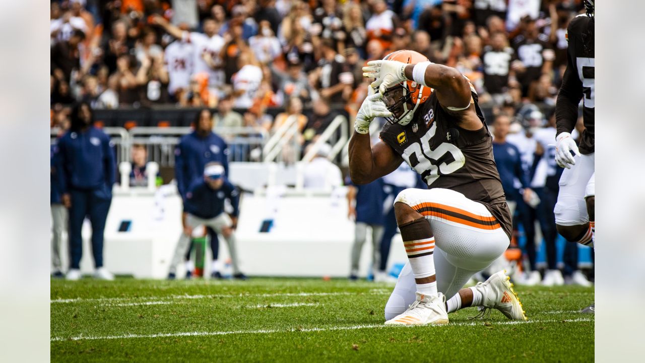 Myles Garrett, Deshaun Watson carry Browns past Titans 27-3