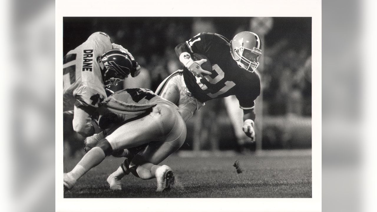 : ERIC METCALF CLEVELAND BROWNS 8X10 SPORTS ACTION PHOTO