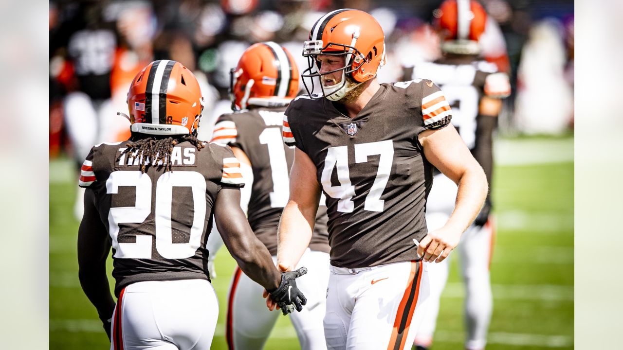 Jacksonville, FL, USA. 29th Nov, 2020. Cleveland Browns long snapper Charley  Hughlett (47) before 1st half NFL football game between the Cleveland  Browns and the Jacksonville Jaguars at TIAA Bank Field in