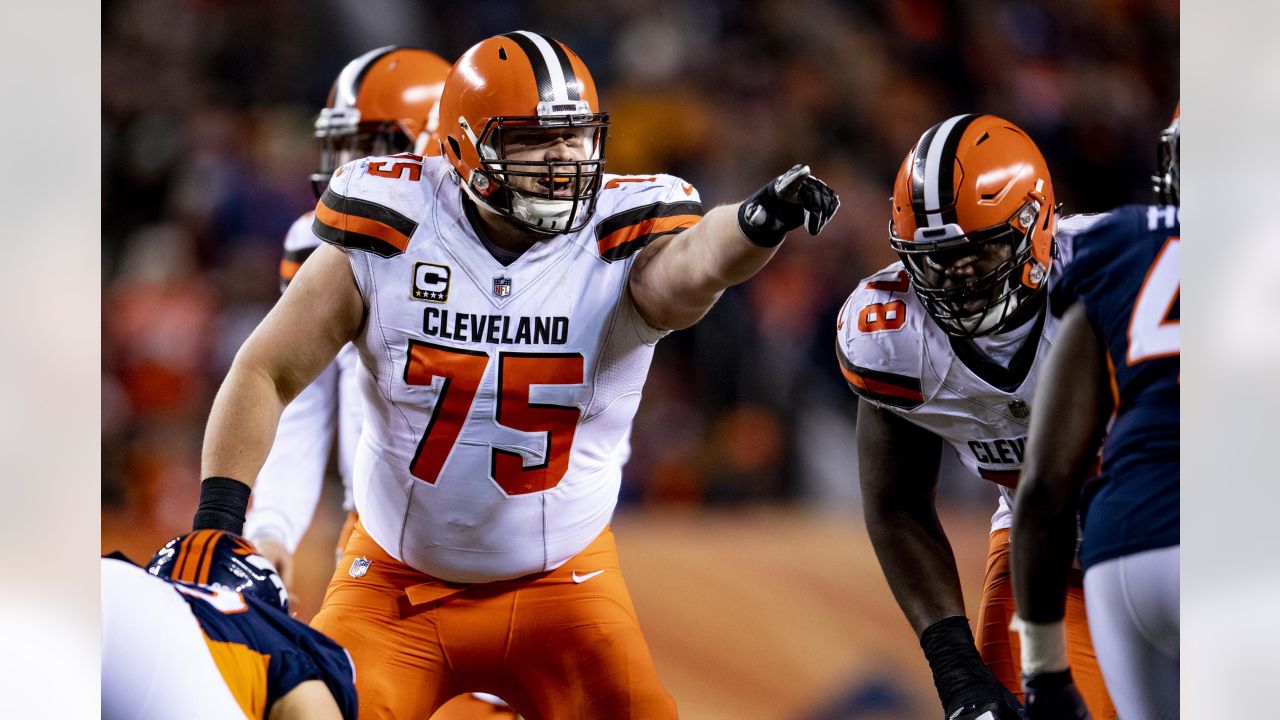 Joel Bitonio, the 'personification' of the Browns' mantra, signs 3-year  extension
