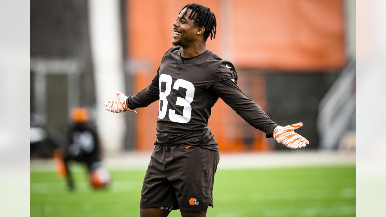 Cleveland Browns wide receiver Travell Harris (83) walks off the