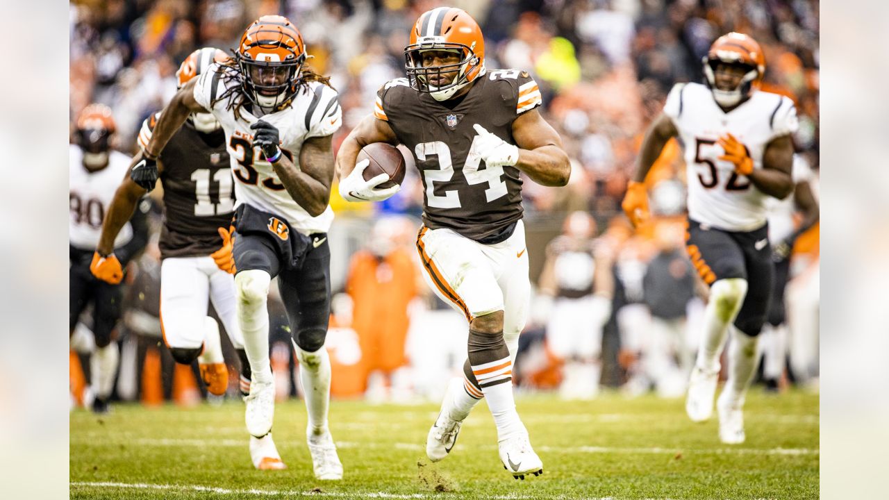 Browns' Nick Chubb named FedEx Ground Player of the Year finalist