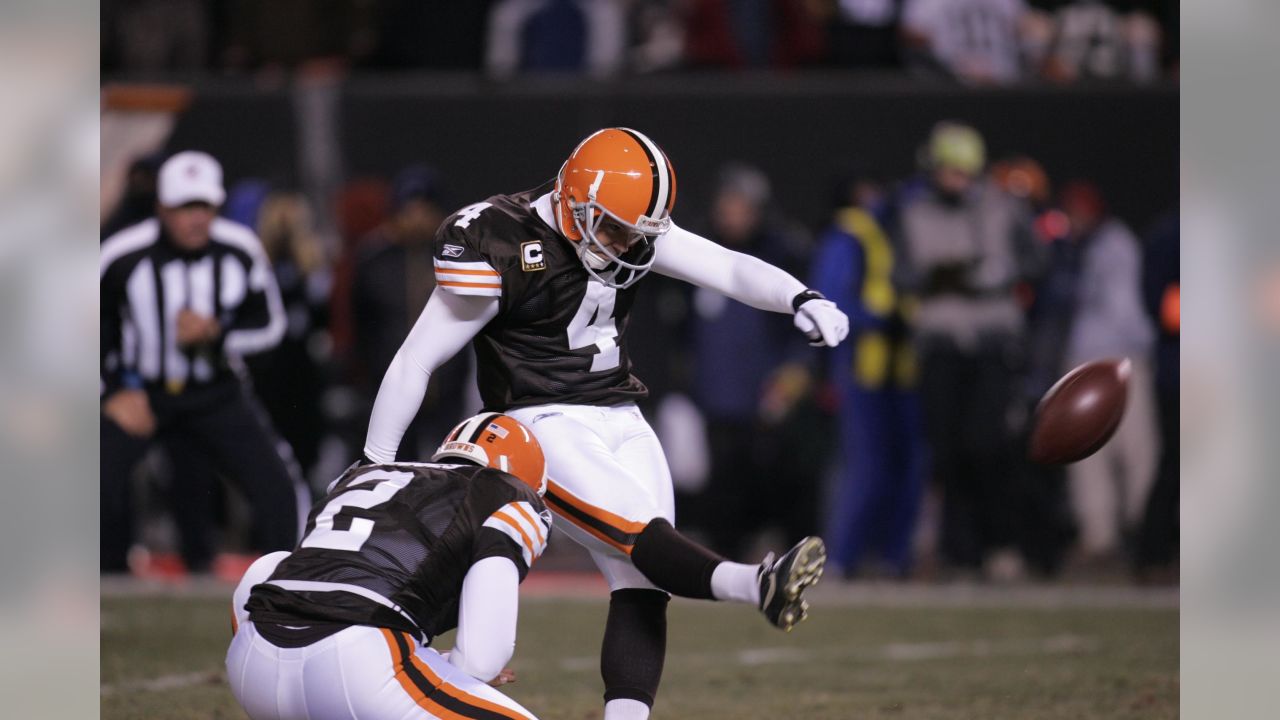 The Chronicle-Telegram - Browns kicker Phil Dawson makes a field goal in  second quarter against the Bills in 2007. Dawson is expected to sign a  one-day contract with the #Browns today and