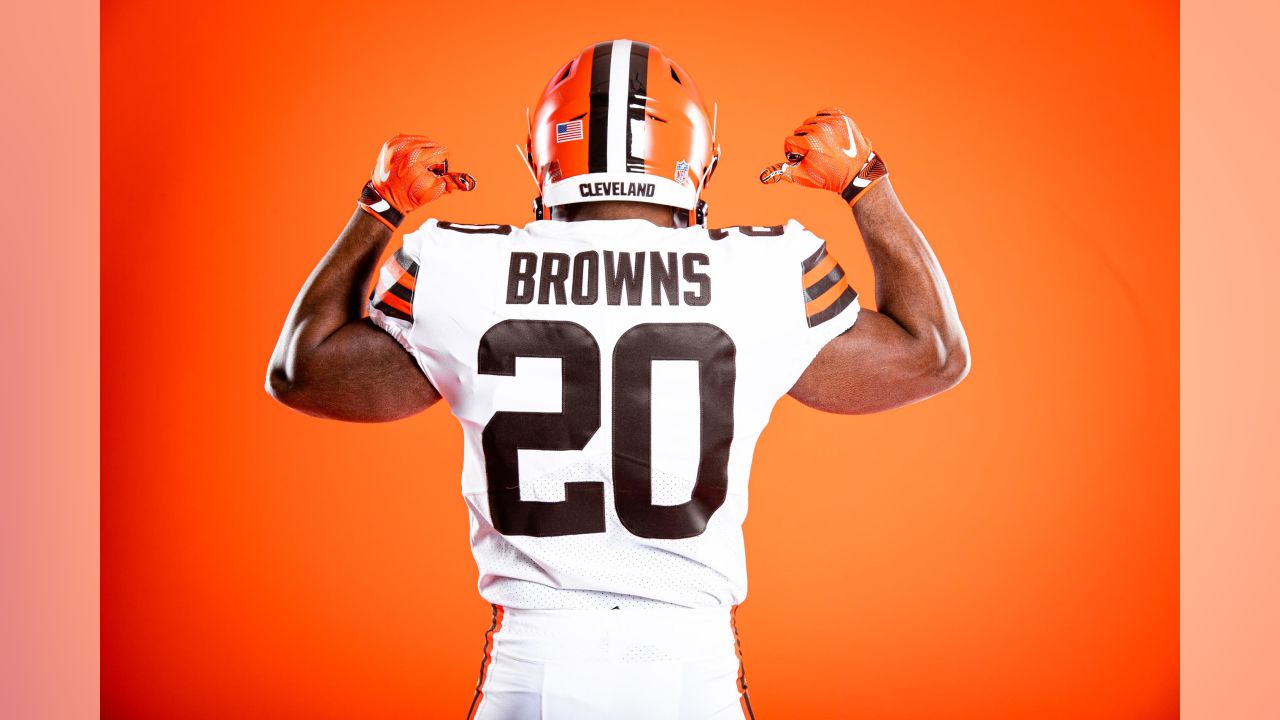 Cleveland Browns Unveil New Uniforms – SportsLogos.Net News