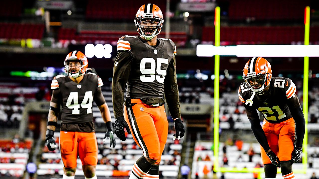 Nick Chubb, Kareem Hunt combine for 210 rushing yards in 35-30 victory over  Bengals - NBC Sports