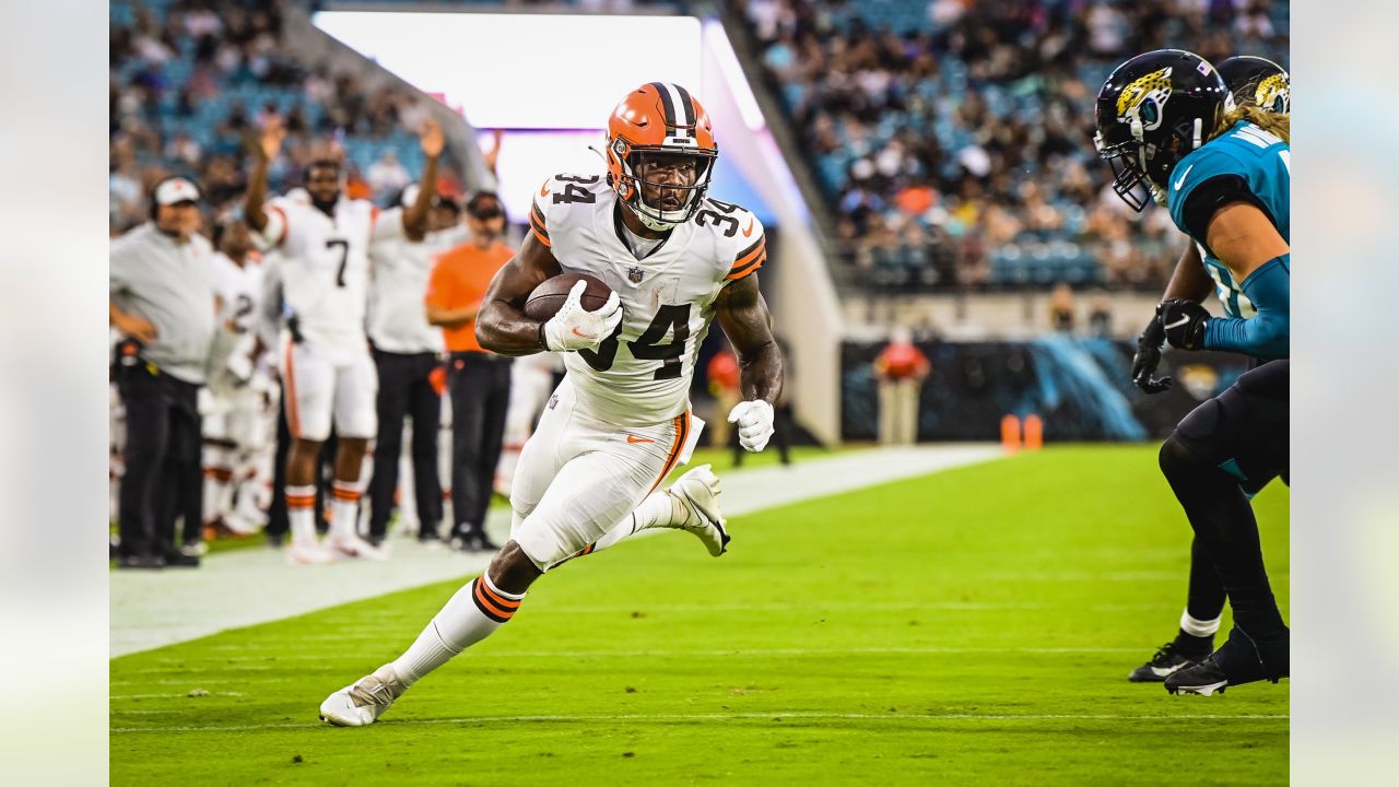 Jerome Ford Leads Browns to 24-13 Victory over Jaguars - All Bearcats