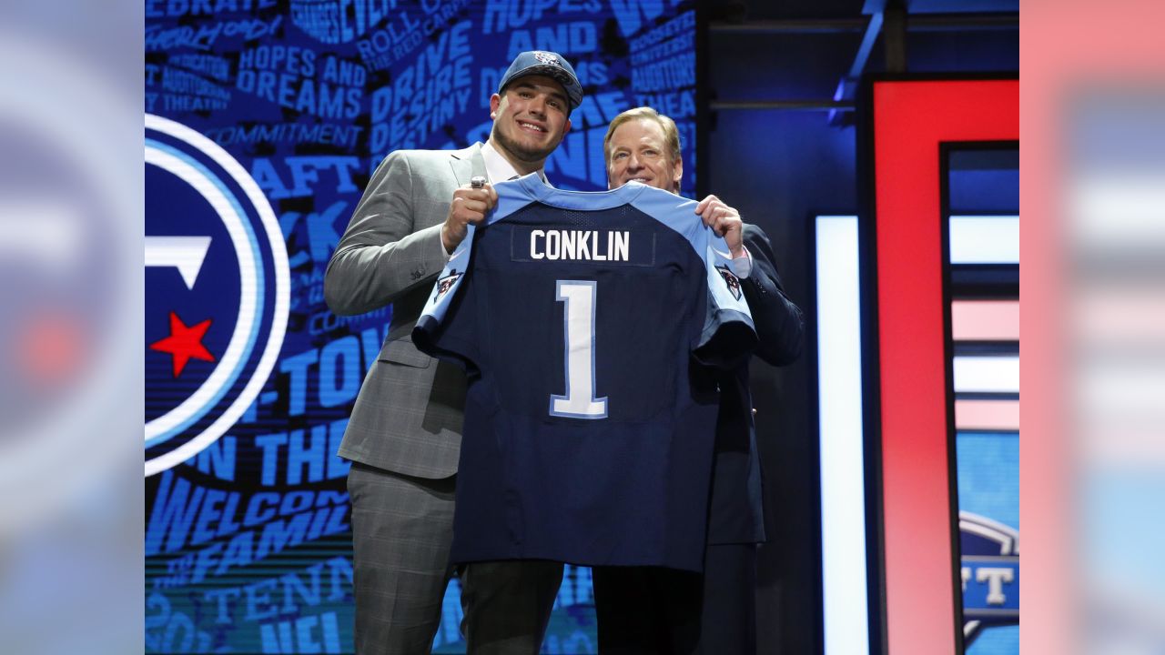 Jack conklin titans jersey hotsell