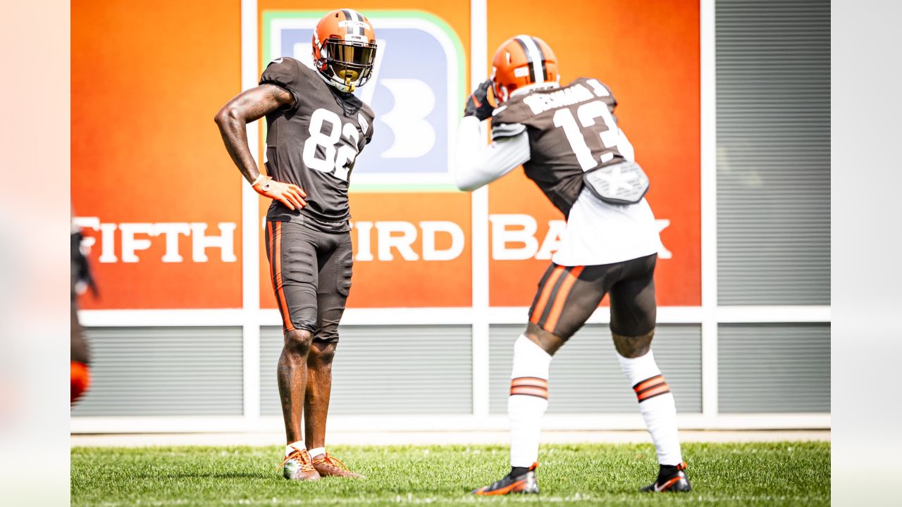 Cleveland Browns defensive coordinator Joe Woods calls a play during an NFL  football game against the Chicago Bears, Sunday, Sept. 26, 2021, in  Cleveland. (AP Photo/Kirk Irwin Stock Photo - Alamy