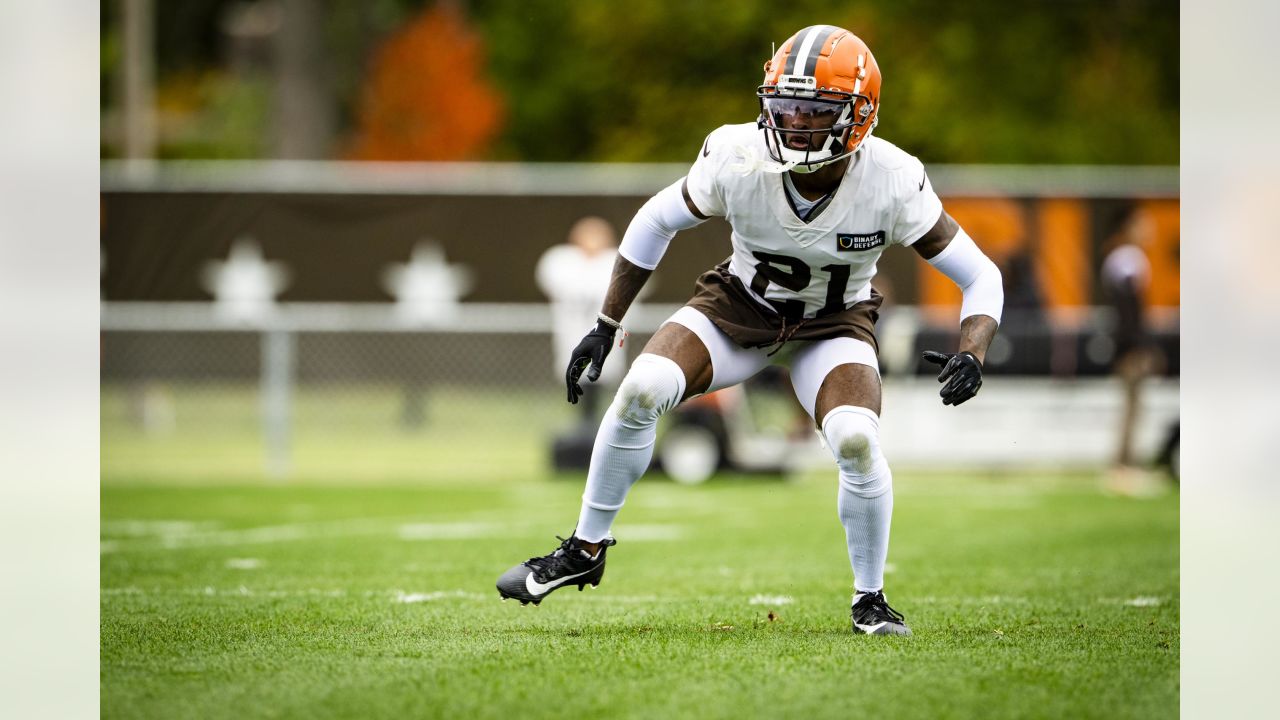 Browns receiver Amari Cooper making plays, fighting through injury as he  develops his connection with quarterback Deshaun Watson 