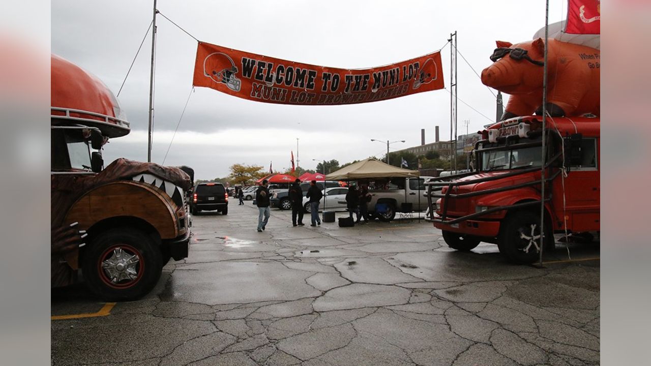 Photos: Dawg Pound Tailgating