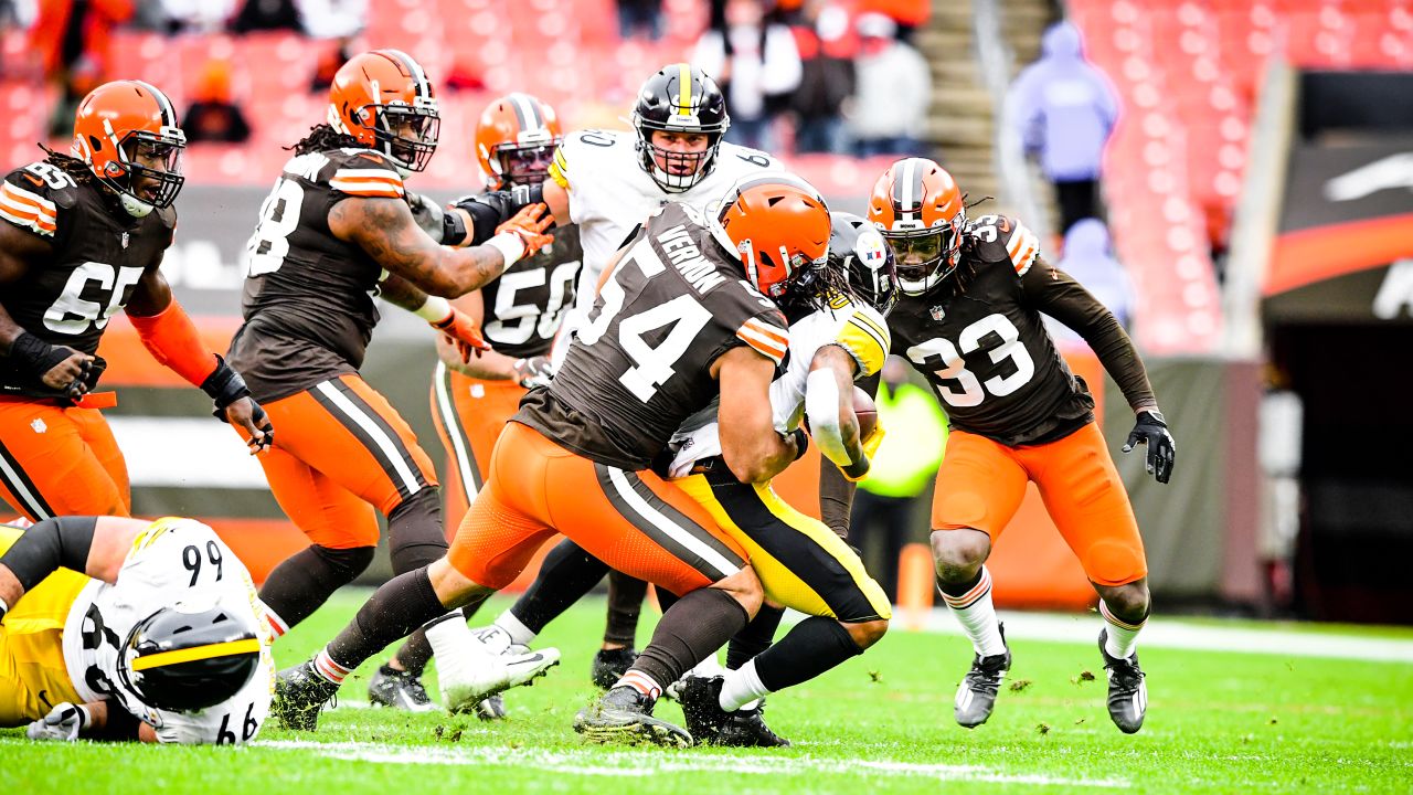 Steelers players arrive at anticipated Browns rematch wearing 'Free