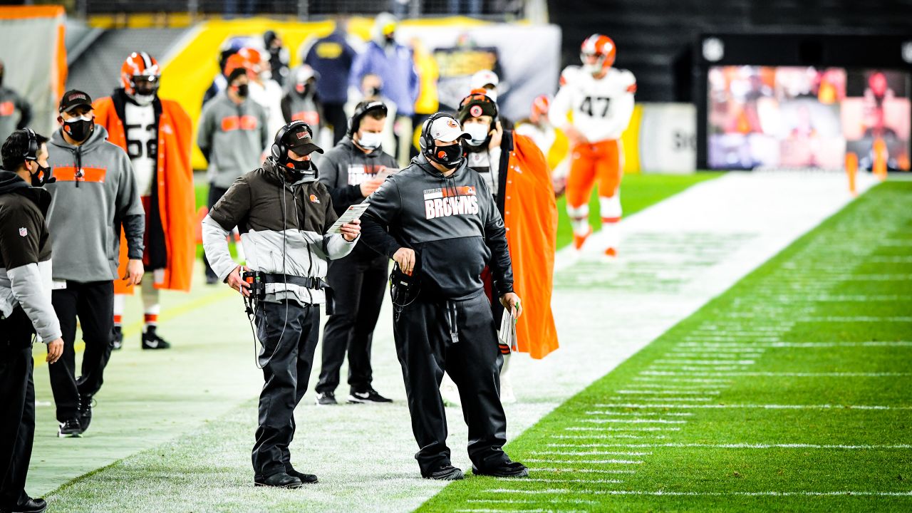 NFL Update] Browns HC Kevin Stefanski says he knew a big play was coming on  the first Steelers snap because his kids were jumping up and down upstairs.  Stefanski says his feed