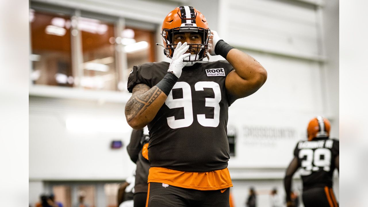 Browns defensive end Alex Wright is learning everything he can from Myles  Garrett and Jadeveon Clowney 