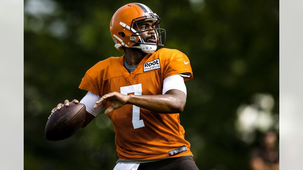 Cleveland Browns quarterback Jacoby Brissett (7) listens to a