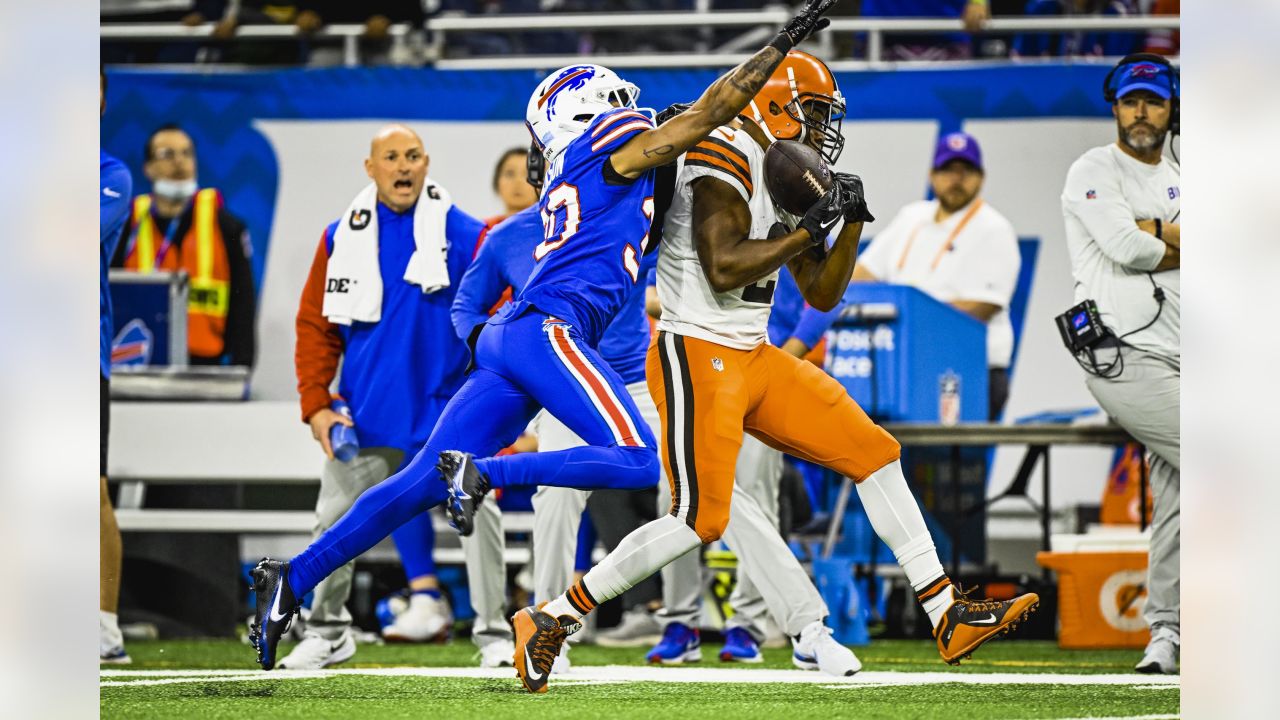 5,605 Buffalo Bills V Cleveland Browns Photos & High Res Pictures