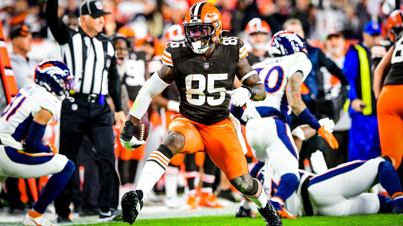 Cleveland Browns: 1,408 yards rushing, 1961 vs 2019