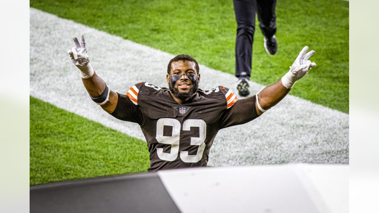 Browns offensive tackle Chris Hubbard returning to Cleveland on a one-year  deal, according to league source 