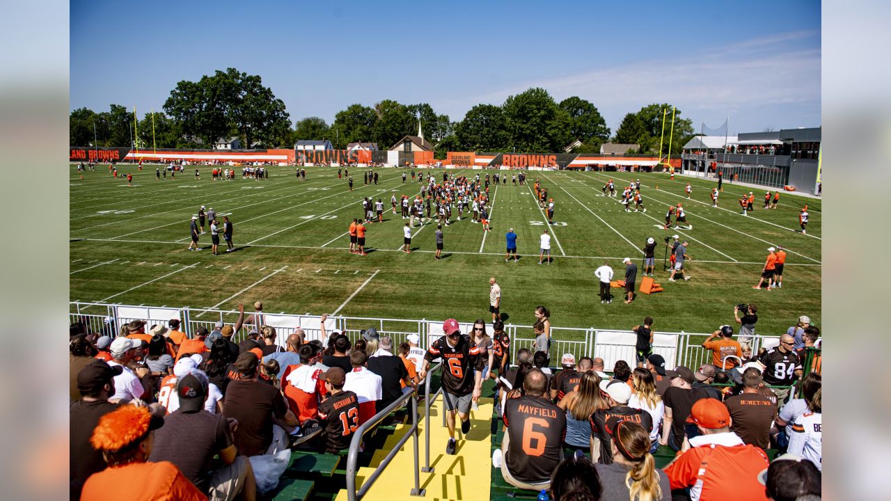 Pro Football Hall of Fame on X: Now on display at the Hall: the game-worn  jersey by @Browns WR @God_Son80 from Week 5. Landry recorded his 427th  career reception to surpass @LarryFitzgerald