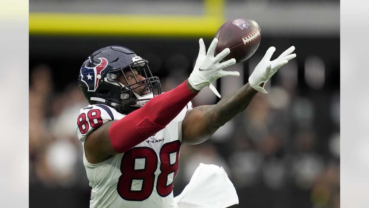 The Giants signed former Texans' TE Jordan Akins to a 1-year deal, per  source. Akins, 30, hauled in 24 receptions for 214 receiving yards…