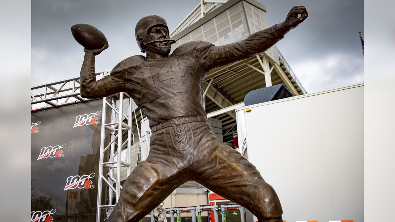 Cleveland Browns unveil Otto Graham statue at First Energy Stadium