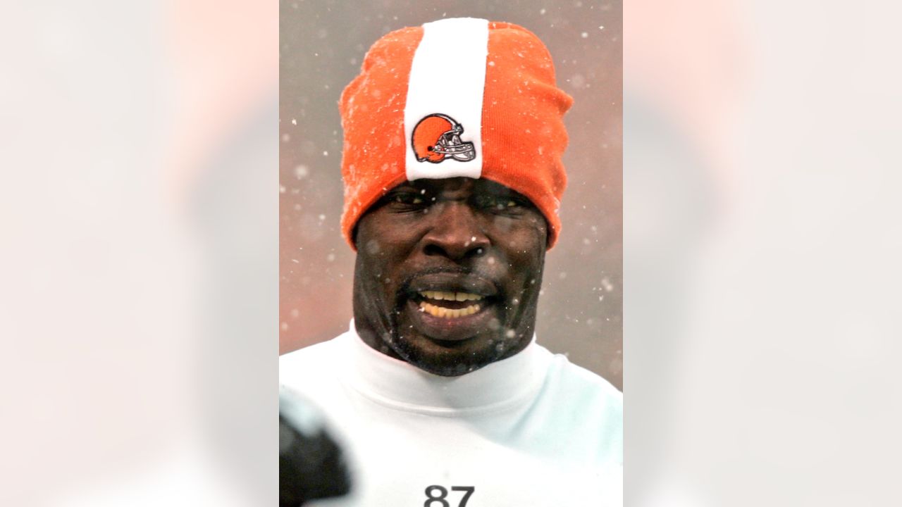 Cleveland Browns move closer to 2007 playoffs on snowy win over