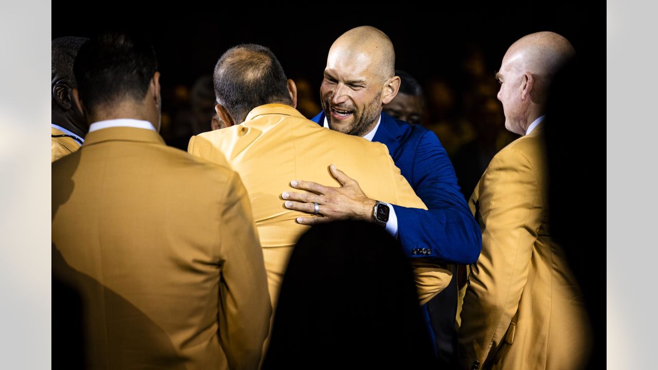 safe to say @joethomas73 is the first hall of famer to smash a guitar in  their gold jacket 