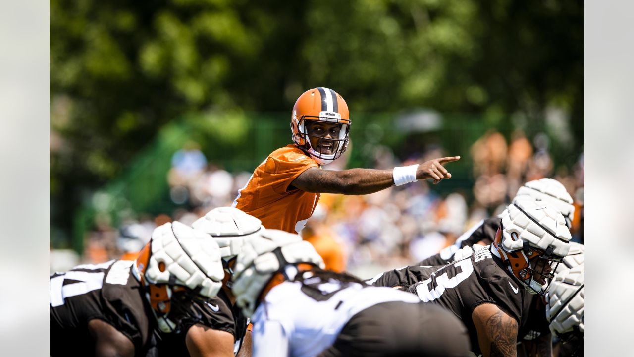 Browns Player Jacob Phillips Visits Euclid High School to Help