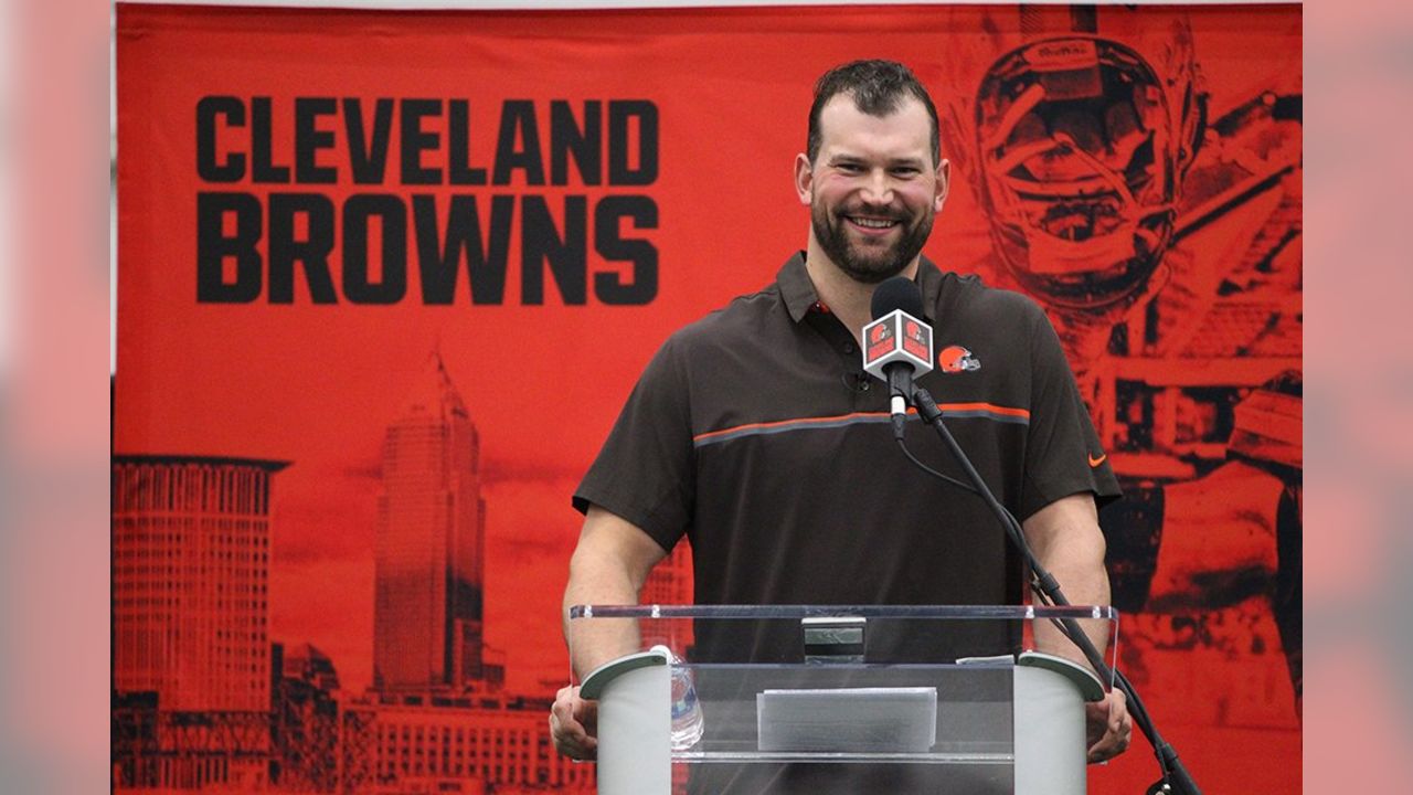 Cleveland Browns head coach Rob Chudzinski celebrates after Chris