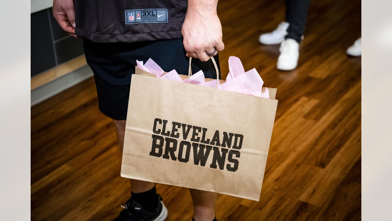 Photos: Browns visit University Hospitals ahead of Crucial Catch