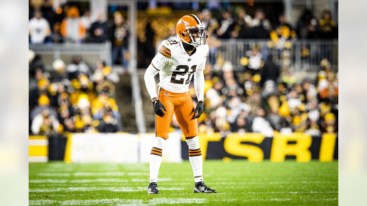 Cleveland Browns Sign Denzel Ward to Blockbuster Extension, Star