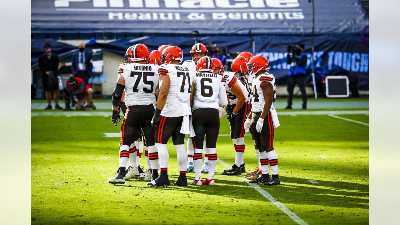 Browns storm Titans with first-half blitz, hang on to clinch first winning  season since 2007