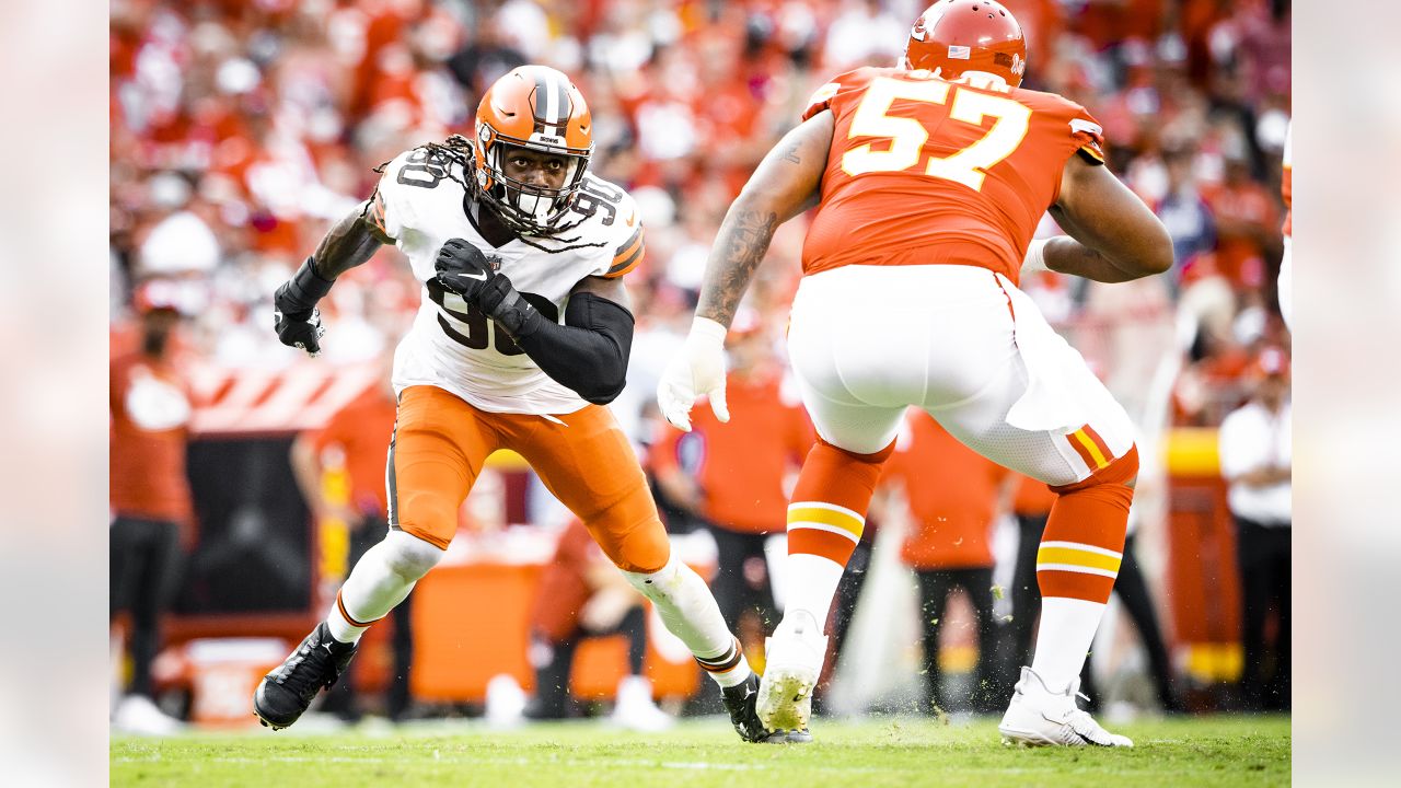 Cleveland Browns' Jadeveon Clowney returns to practice for Chiefs