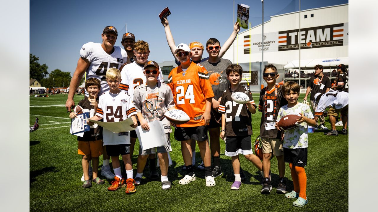 Cleveland Browns fans return to training camp for 1st time since 2019