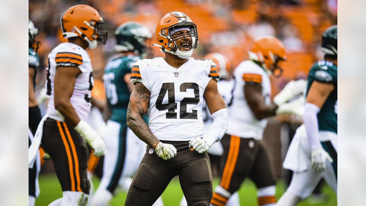 Cleveland Browns linebacker Tony Fields II (42) jogs off of the field  during an NFL preseason football game against the Philadelphia Eagles,  Sunday, Aug. 21, 2022, in Cleveland. (AP Photo/Kirk Irwin Stock